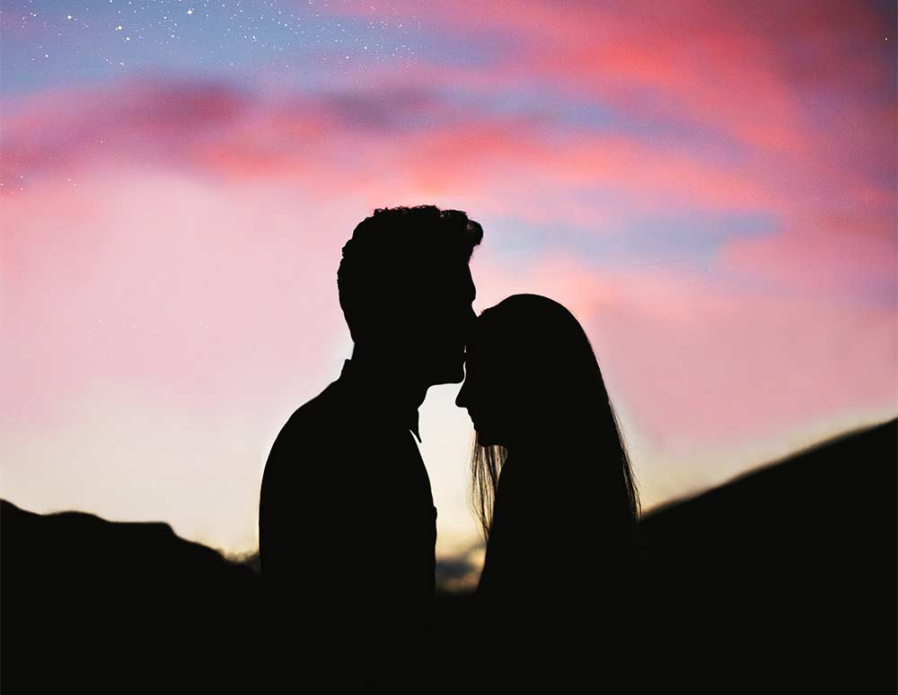 Beijo na testa: o que é, significado, conceito e definição